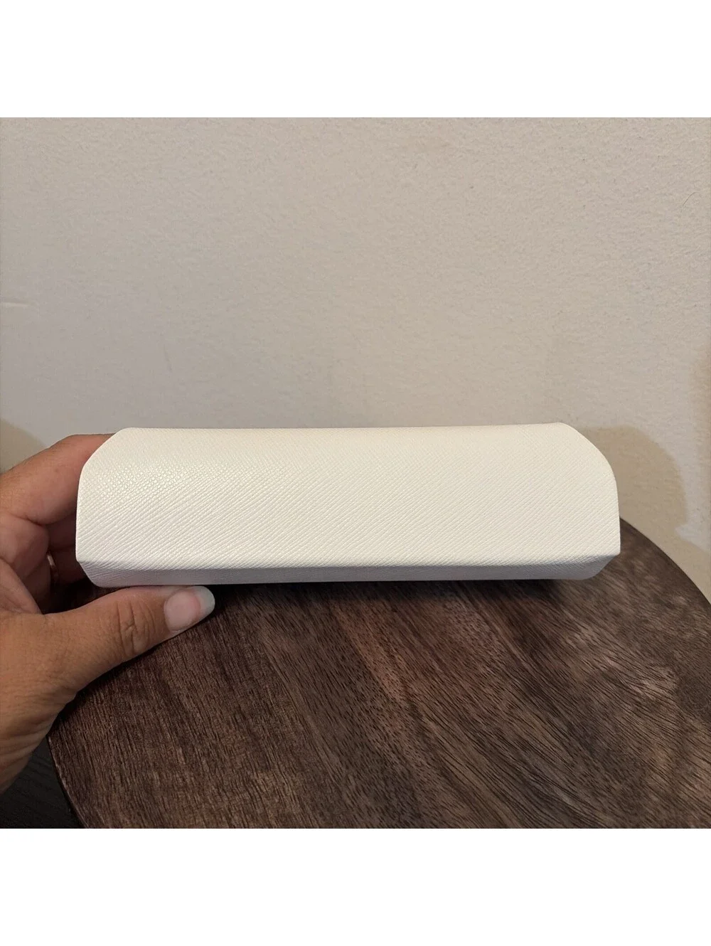 MICHAEL KORS Authentic White Envelope Snap Style Hard Side Glasses Sunglass Case